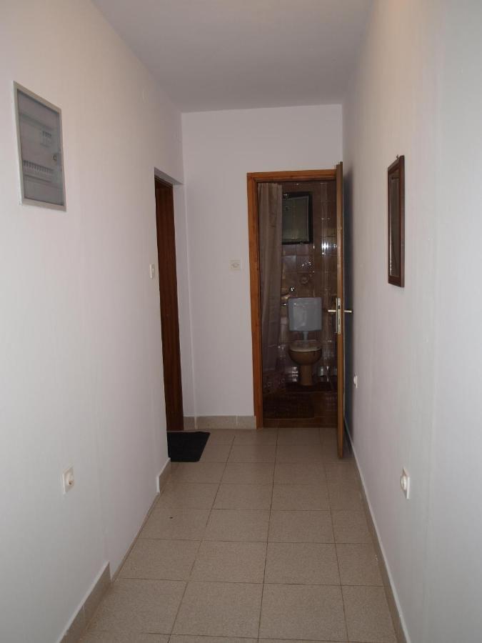 Rooms With A Parking Space Krk - 13553 Vrh  Exterior photo